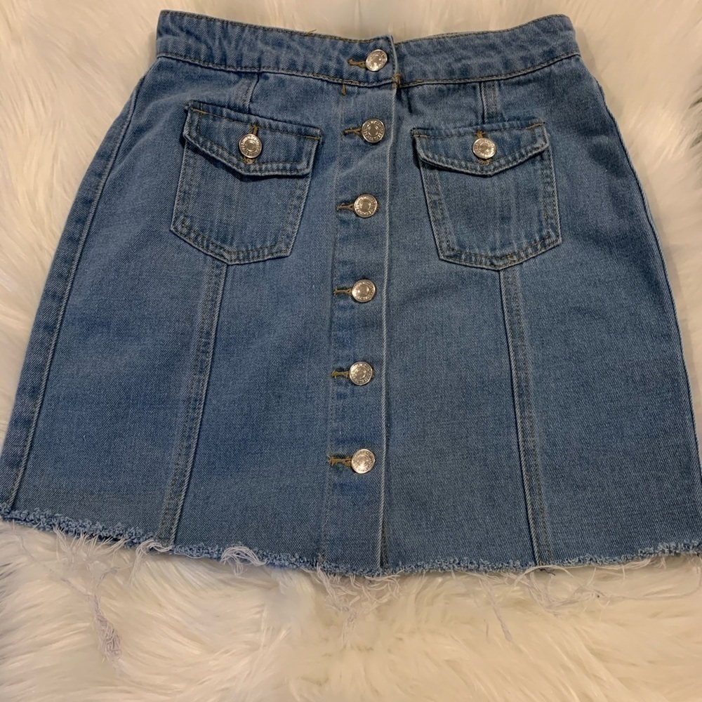 Jean Skirt Forever 21. Size Small. Waist 25β.βββββββββββββββββββββ
